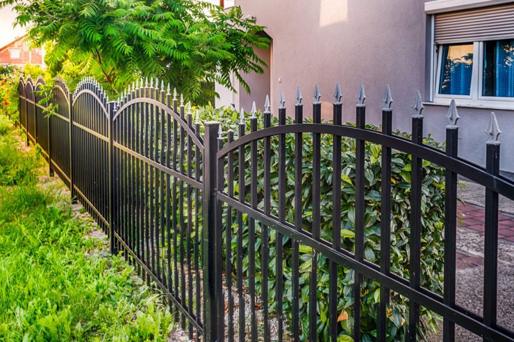 Can Homeowners’ Association Board Restrict Fences?